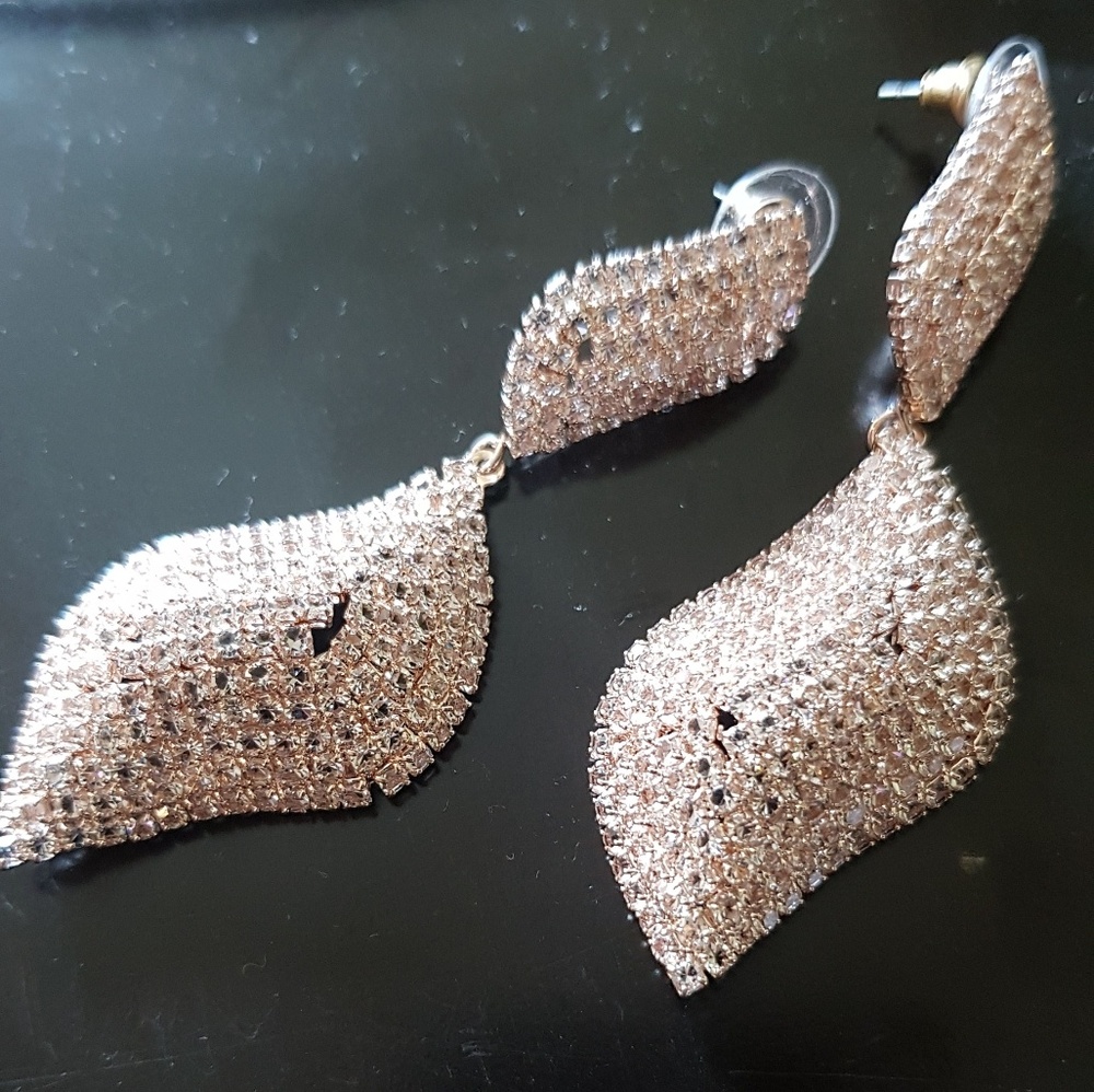 Jewel - Picture 6 of 8